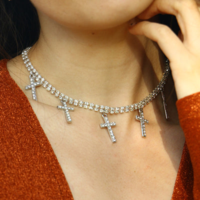 Cross pendant necklace