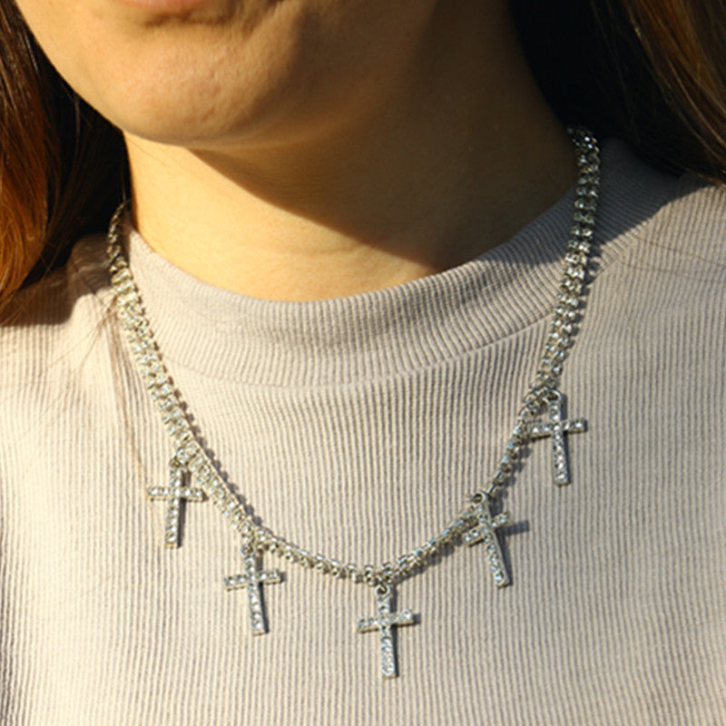 Cross pendant necklace